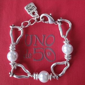 UNO de 50 Bracelet • Perla Mosqueta • BN